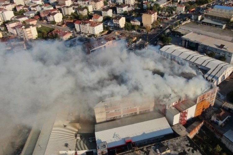 İstanbul'da &ccedil;elik tencere fabrikasında yangın &ccedil;ıktı