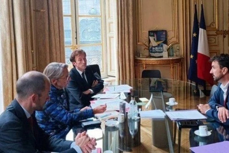Fransa'da h&uuml;k&uuml;metten enerji tasarrufu farkındalığı: Mont ve kazaklarla toplantı
