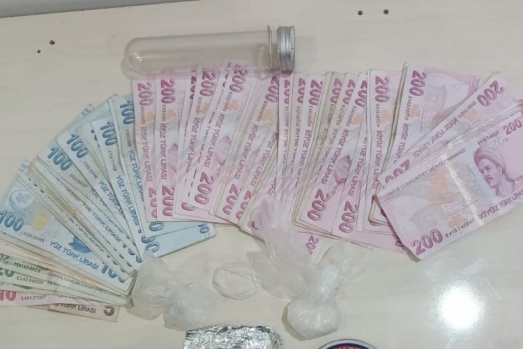 Kayseri'de ş&uuml;phelenilen şahsın &uuml;zerinden uyuşturucu &ccedil;ıktı