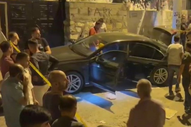 Diyarbakır'da seyir halindeki otomobile ateş a&ccedil;tı