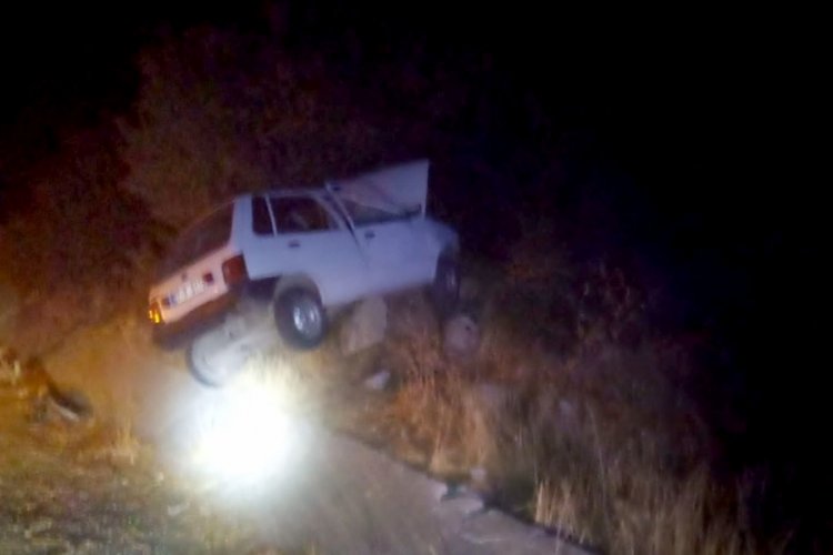 Adıyaman'da otomobil şarampole devrildi: 3 yaralı