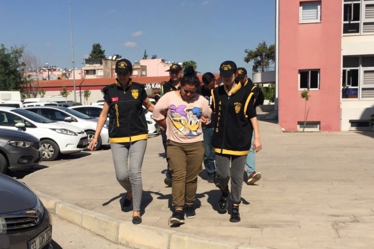 Adana'da aşk vaadiyle kandırıp gasp ettiler