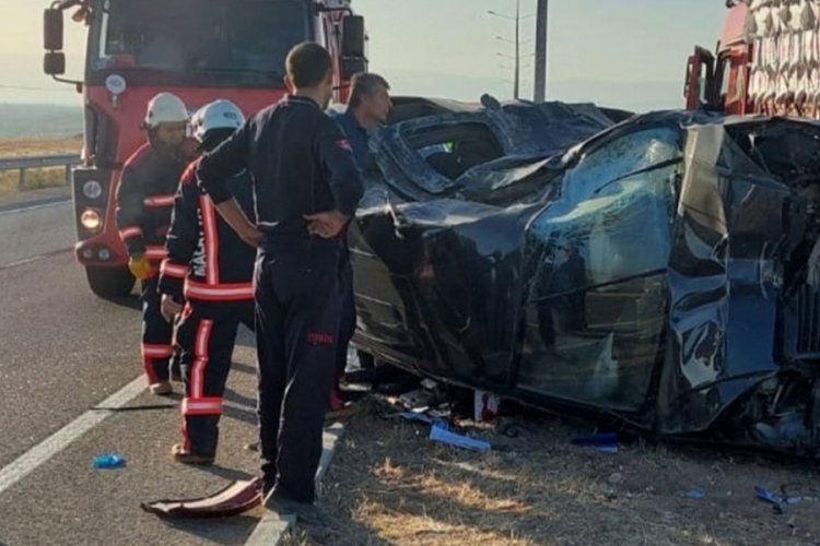 Malatya'da hafif ticari ara&ccedil;la kamyon &ccedil;arpıştı: 2 &ouml;l&uuml;