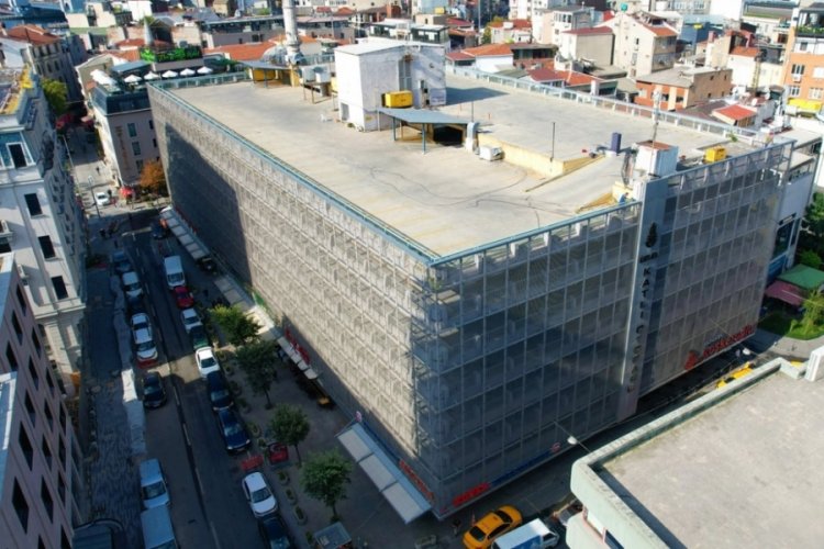 İstanbul'un ilk katlı otoparkı yıkılıyor