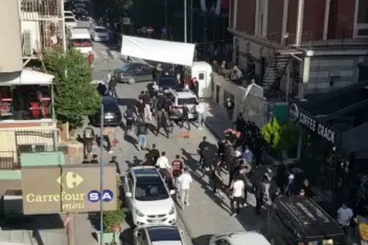 İstanbul'da futbol taraftarlarından duba ve sandalyeli kavga