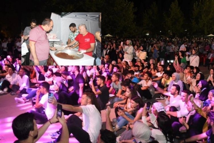 Adıyaman'da &uuml;niversite &ouml;ğrencilerine &ccedil;iğ k&ouml;fteli karşılama