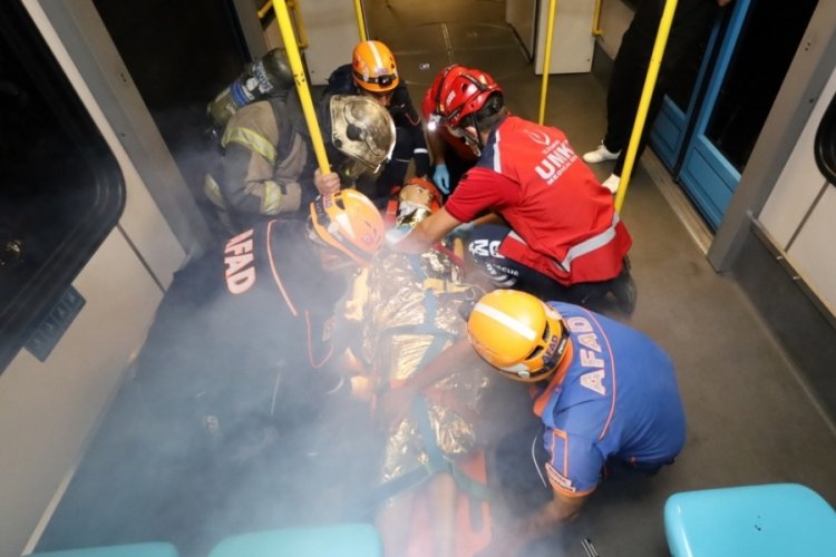 Bursa metrosunda nefes kesen tatbikat