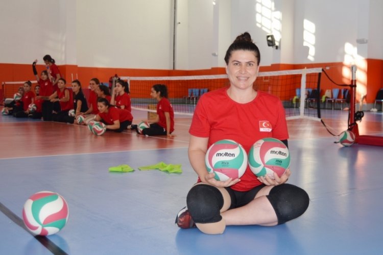 Voleybol ile hayata tutundu