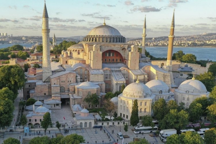 BU&Uuml; &Ouml;ğretim &Uuml;yesi Prof. Dr. Ay, Ayasofya-i Kebir Camii'nde g&ouml;revlendirildi