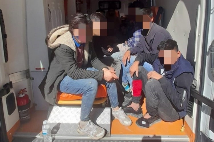 Ağrı'da ambulanstan 12 ka&ccedil;ak g&ouml;&ccedil;men &ccedil;ıktı