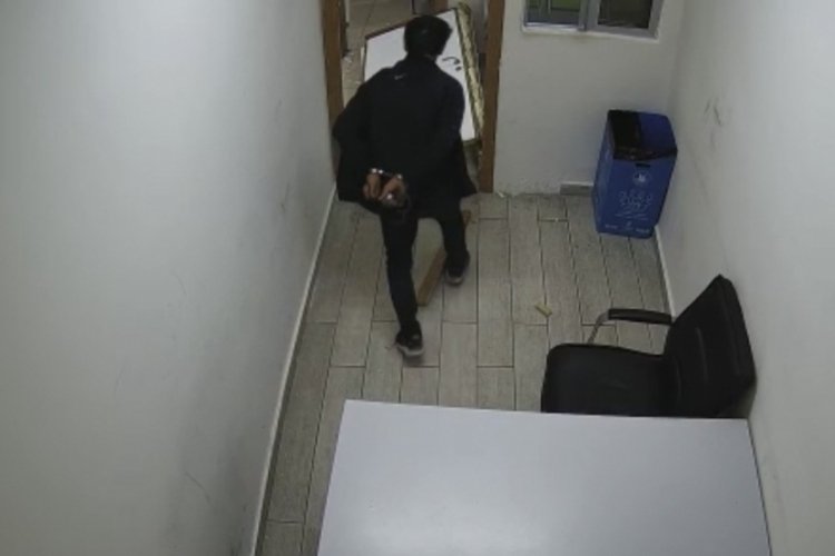 İstanbul'da hırsız karakolu birbirine kattı