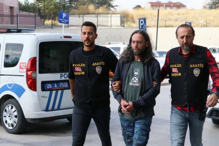 Eskişehir'de kardeşini bı&ccedil;aklayarak &ouml;ld&uuml;ren şahıs: Sevdiğim i&ccedil;in &ouml;ld&uuml;rd&uuml;m