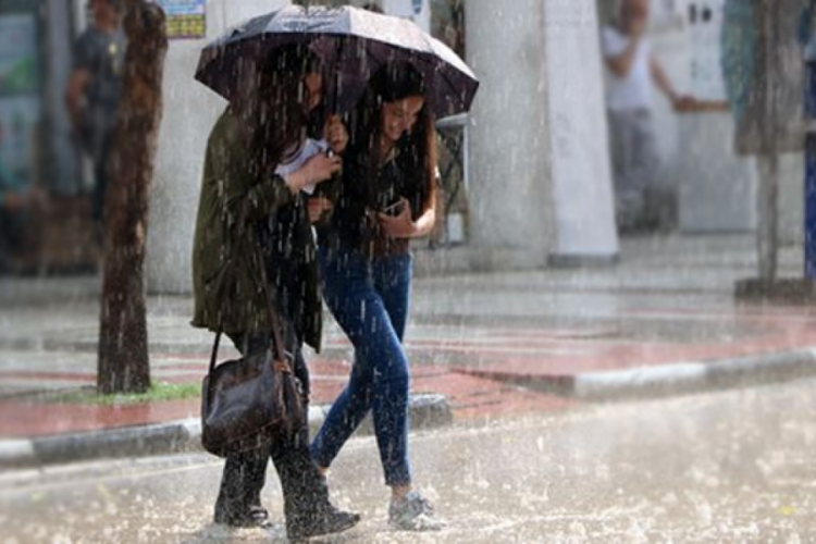 Meteoroloji saat vererek &ccedil;ağrıda bulundu...Bursa'da bug&uuml;n hava nasıl olacak?