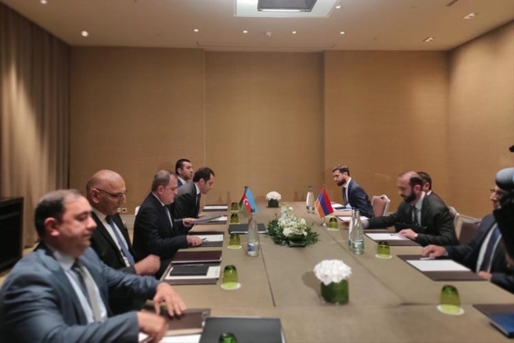 Azerbaycan ve Ermenistan dışişleri bakanları Cenevre'de bir araya geldi