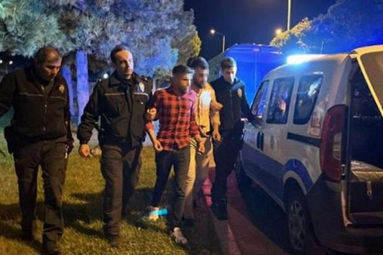 Alkol aldıktan sonra darbedip, aracını gasbettiler