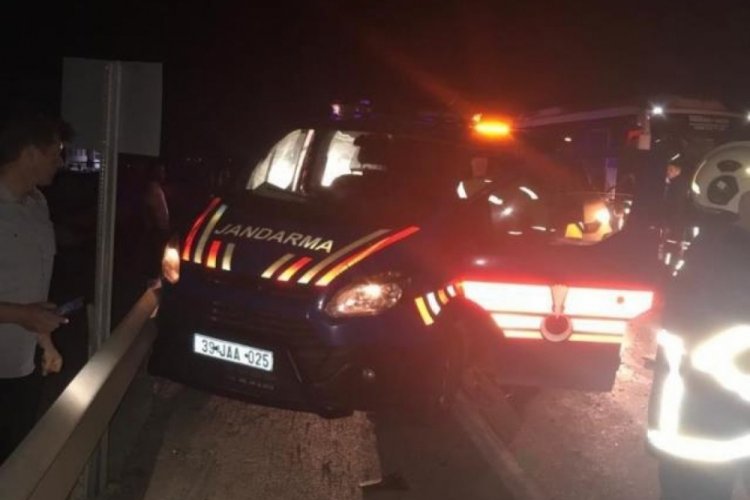 Kaza ihbarına giden jandarmaya ara&ccedil; &ccedil;arptı: 1 şehit