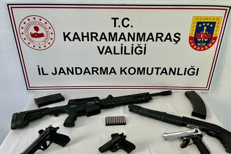 Kahramanmaraş'ta d&uuml;ğ&uuml;n magandasının aracından cephanelik &ccedil;ıktı