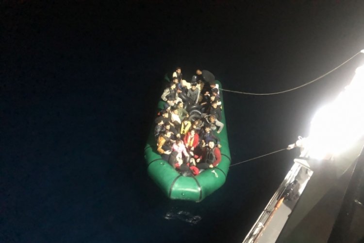 İzmir a&ccedil;ıklarında 143 g&ouml;&ccedil;men kurtarıldı, 31 g&ouml;&ccedil;men yakalandı