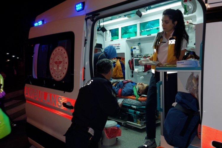 Samsun'da polis motosikleti kaza yaptı: 2'si polis 3 yaralı