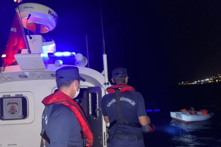 Muğla'da 14 d&uuml;zensiz g&ouml;&ccedil;men kurtarıldı, 19 g&ouml;&ccedil;men yakalandı