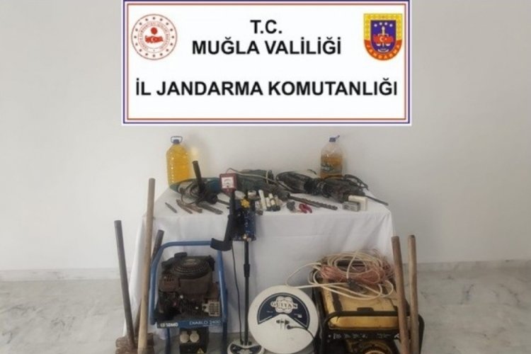 Muğla'da ka&ccedil;ak kazıya jandarma baskını