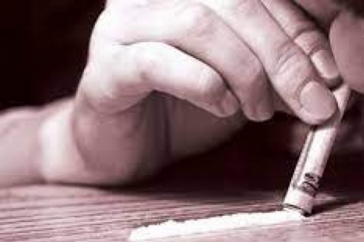 İstanbul K&uuml;&ccedil;&uuml;k&ccedil;ekmece'de madde kullanan şahıs mahalleyi ayağa kaldırdı