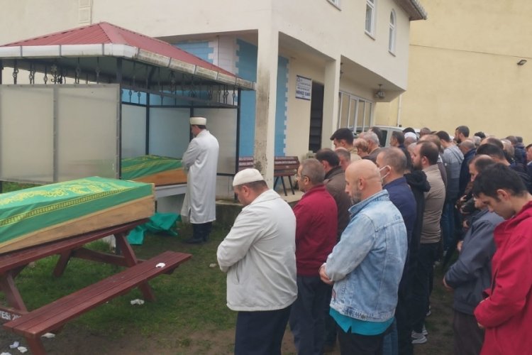 Samsun'da tırın &ccedil;arptığı otomobilde &ouml;len &ccedil;ift, yan yana toprağa verildi