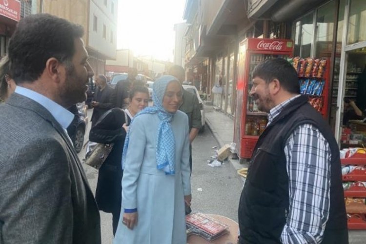 AK Partili Zehra Taşkesenlioğlu'na esnaf ziyaretinde koruma polisleri eşlik etti