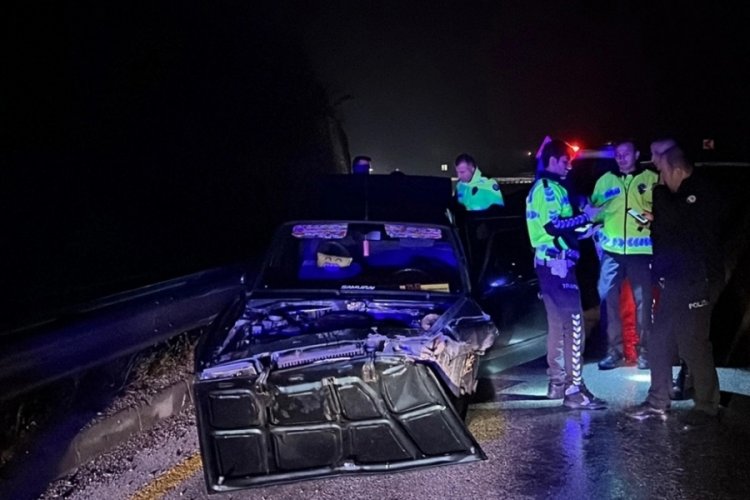 D&uuml;zce'de ehliyetsiz s&uuml;r&uuml;c&uuml;, "dur" ihtarına uymadı, ka&ccedil;arken kaza yaptı!