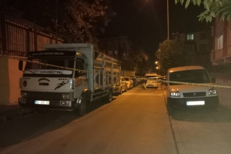 İstanbul Bayrampaşa'da bir kişi kamyonet i&ccedil;inde &ouml;l&uuml; halde bulundu