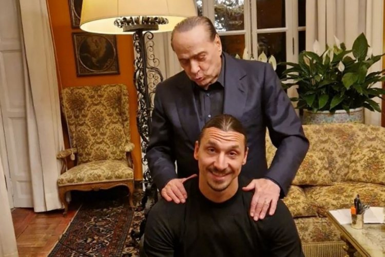 Ibrahimovic, Berlusconi ile fotoğrafını paylaştı