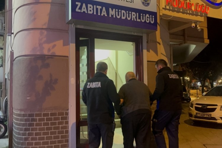 Yalova'da dilencinin &uuml;zerinden 12 bin lira &ccedil;ıktı