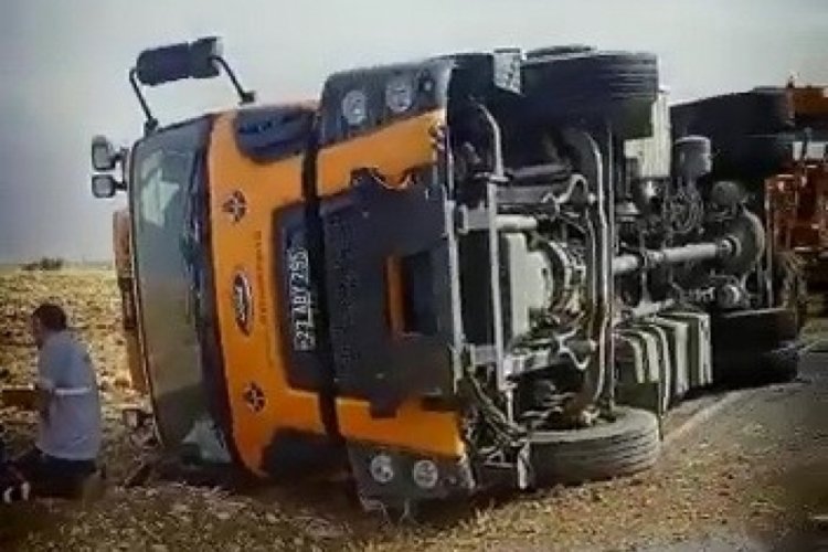 Adıyaman'da asfalt y&uuml;kl&uuml; kamyon devrildi: 1 yaralı