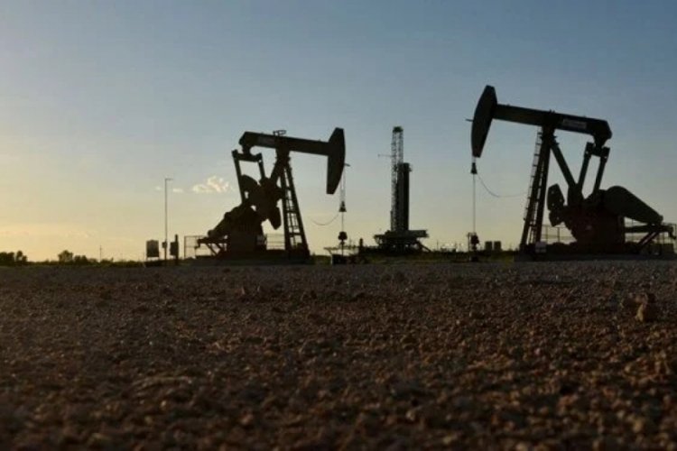 OPEC+ grubu g&uuml;nl&uuml;k petrol &uuml;retimini azaltma kararı aldı