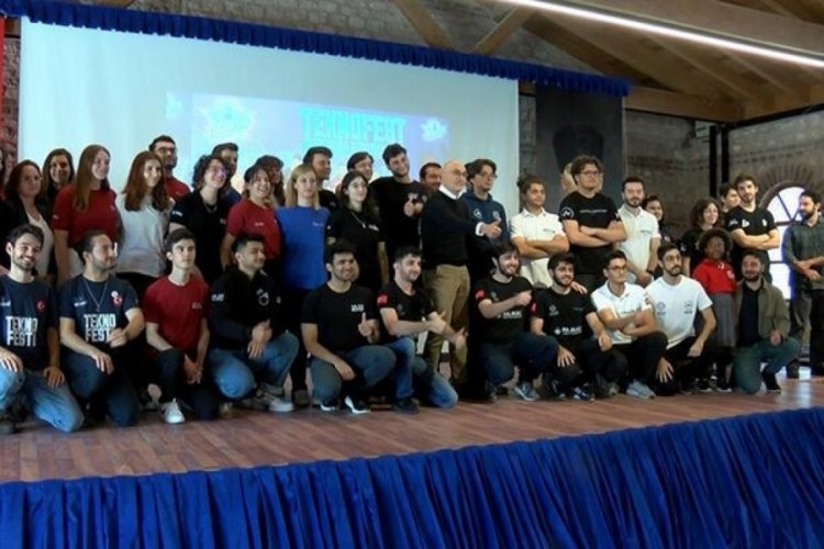 TEKNOFEST Karadeniz'de 16 &ouml;d&uuml;l kazanan 11 takım bir araya geldi