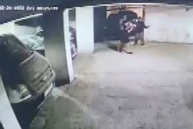Bursa'da yakalanınca bı&ccedil;ak &ccedil;ekip ka&ccedil;an ş&uuml;pheli, adliyeye sevk edildi