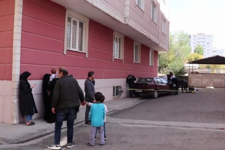 Erzurum'da k&uuml;&ccedil;&uuml;k &ccedil;ocuk otomobilin altında kaldı