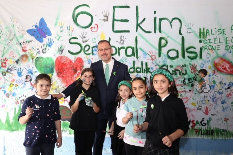 Bakan Kasapoğlu, serebral palsili &ccedil;ocuklarla bir araya geldi