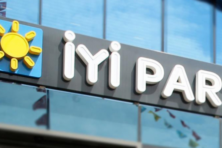 İYİ Parti'den istifa eden 4 isim, MHP'ye katıldı