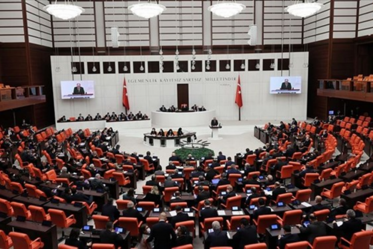 Sosyal medya teklifi Genel Kurul'da: 12 madde daha kabul edildi