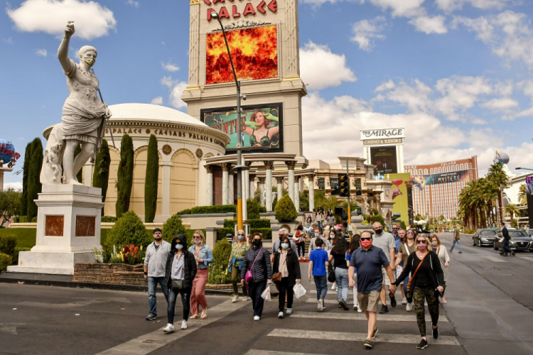 Las Vegas'ta bı&ccedil;aklı saldırı: 1 &ouml;l&uuml;, 5 yaralı