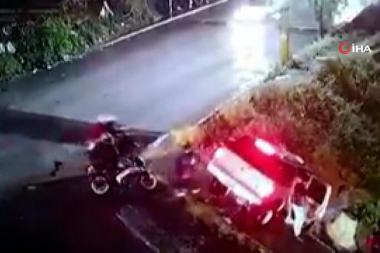 Meksika'da otomobil kanalizasyona d&uuml;şt&uuml;