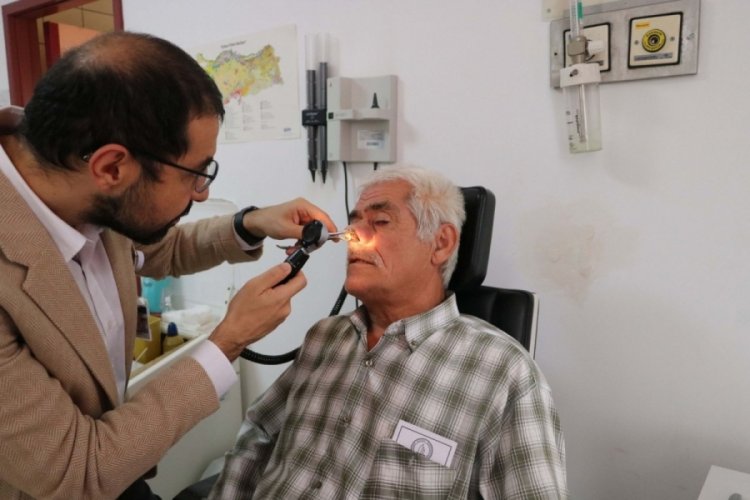50 yıldır bununla yaşıyordu: Burnundan &ccedil;ıkan şoke etti