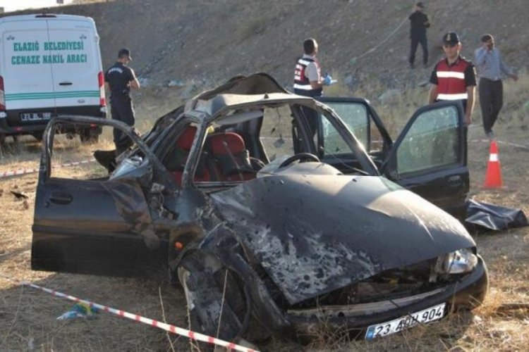 Elazığ'da otomobil şarampole yuvarlandı: 1 &ouml;l&uuml;, 3 yaralı