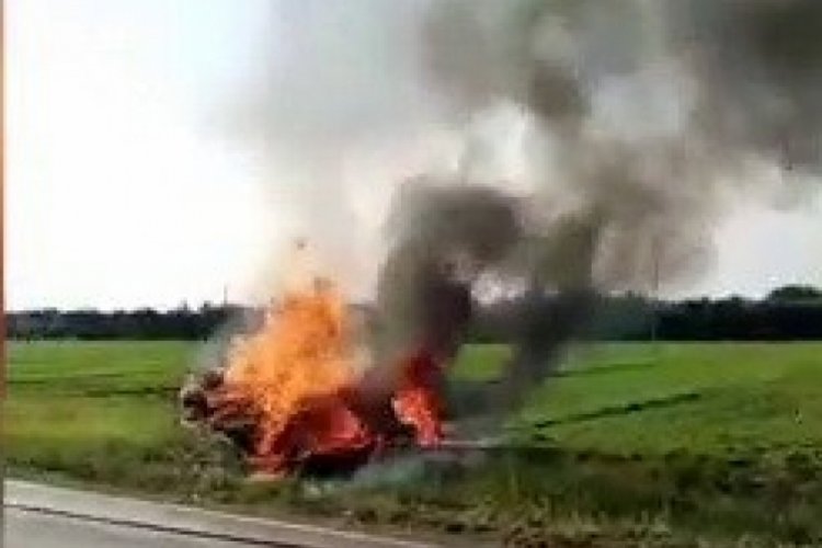 Adana'da takla atan otomobil alev alev yandı