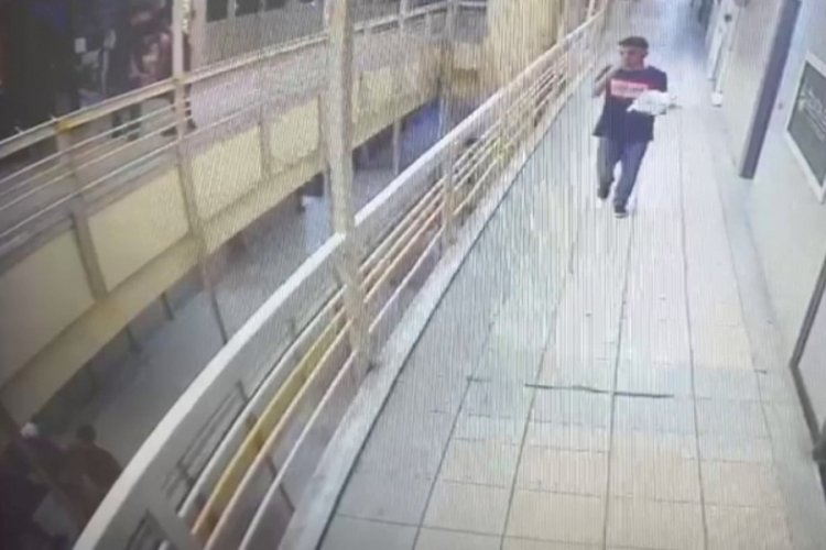 İstanbul'da 2.5 kilogram altın &ccedil;alan &ccedil;ırak polisten ka&ccedil;amadı