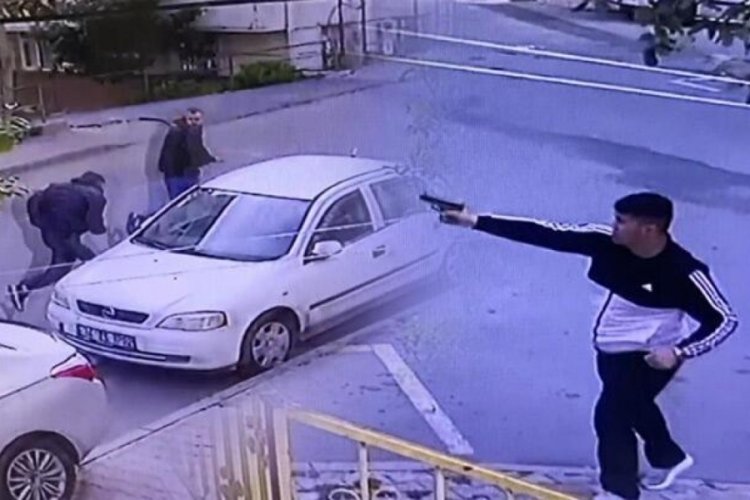 İstanbul Gaziosmanpaşa'da silahlı saldırıda yoldan ge&ccedil;en kadın vuruldu