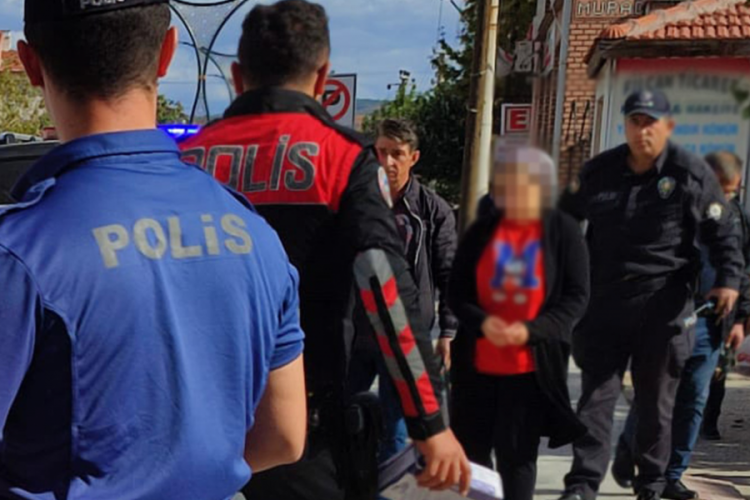 Edirne’de bir kadın, kendisini rahatsız eden eski sevgilisini sokak