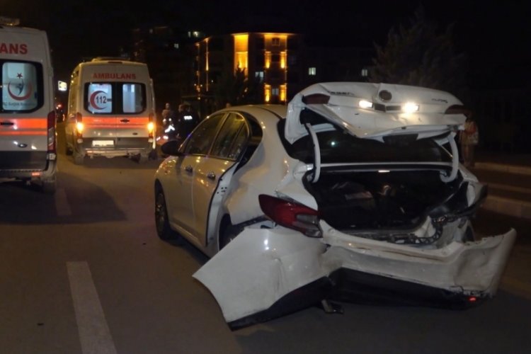 Kırıkkale'de iki otomobil &ccedil;arpıştı: 4 yaralı