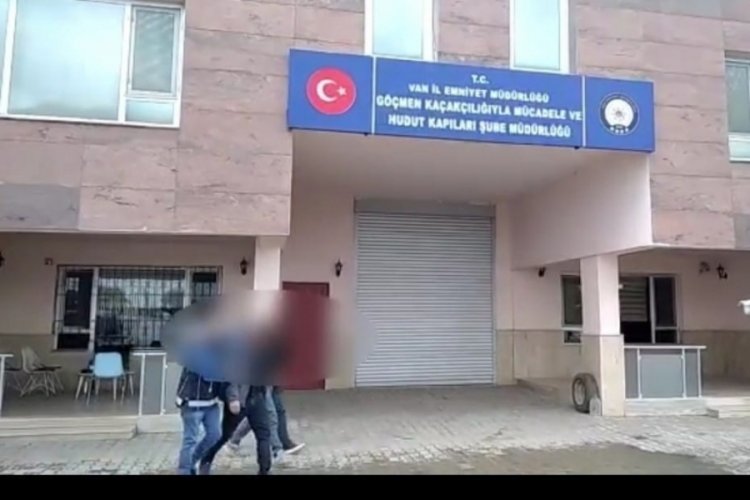 Van'da g&ouml;&ccedil;men ka&ccedil;ak&ccedil;ılığı operasyonu: 4 tutuklama